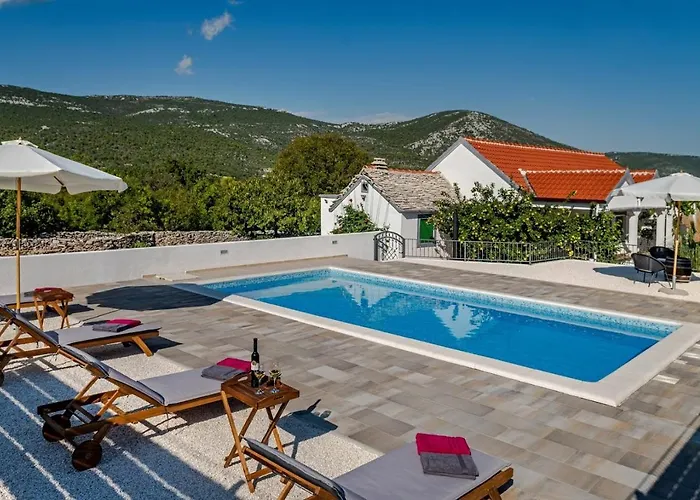 House Camellia With Fenced Pool And Playground