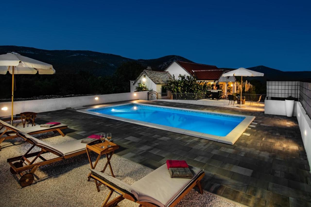 Holiday home House Camellia With Fenced Pool And Playground