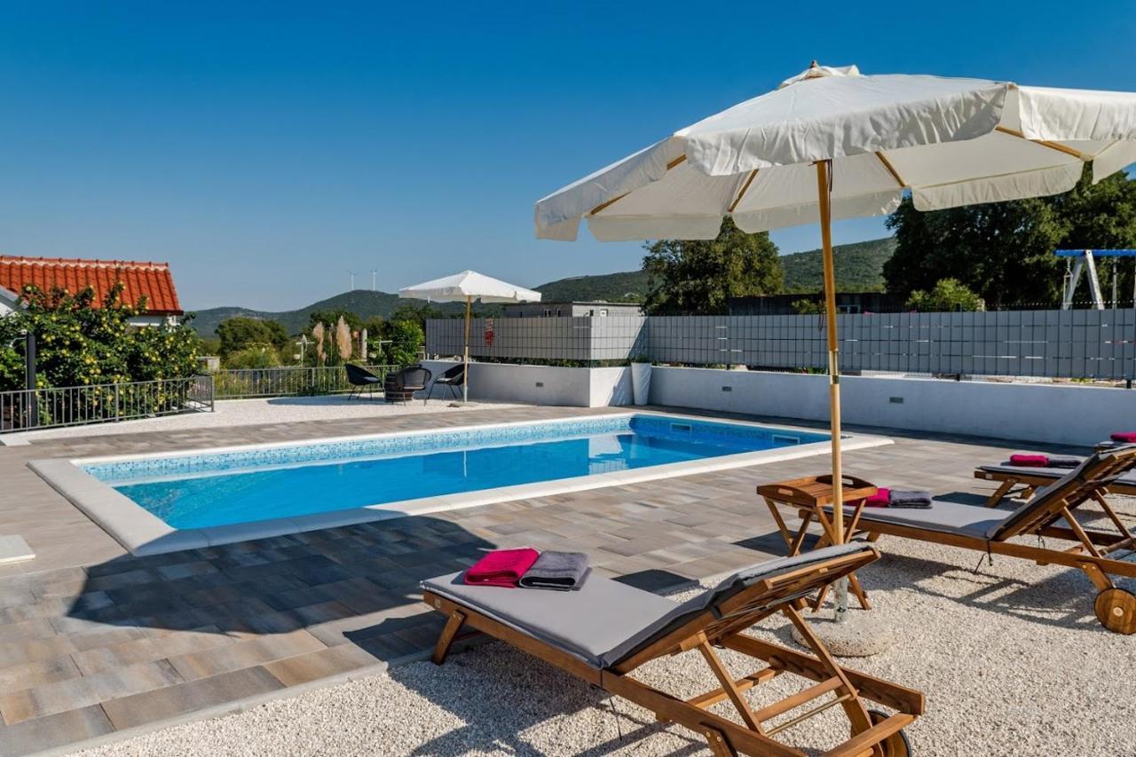 Holiday home House Camellia With Fenced Pool And Playground Blizna Donja