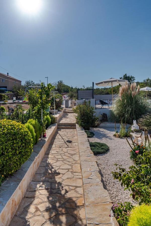 House Camellia With Fenced Pool And Playground Holiday home
