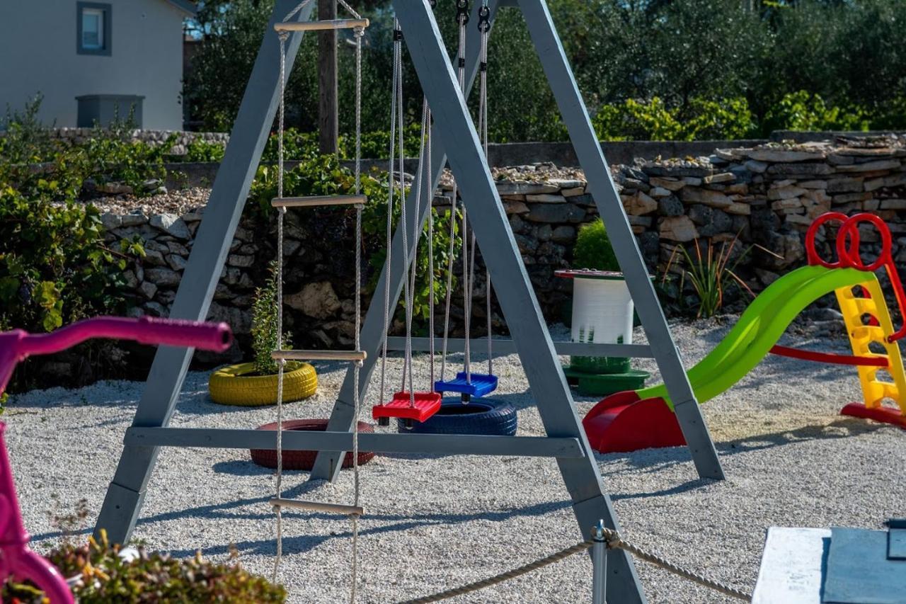 House Camellia With Fenced Pool And Playground Holiday home