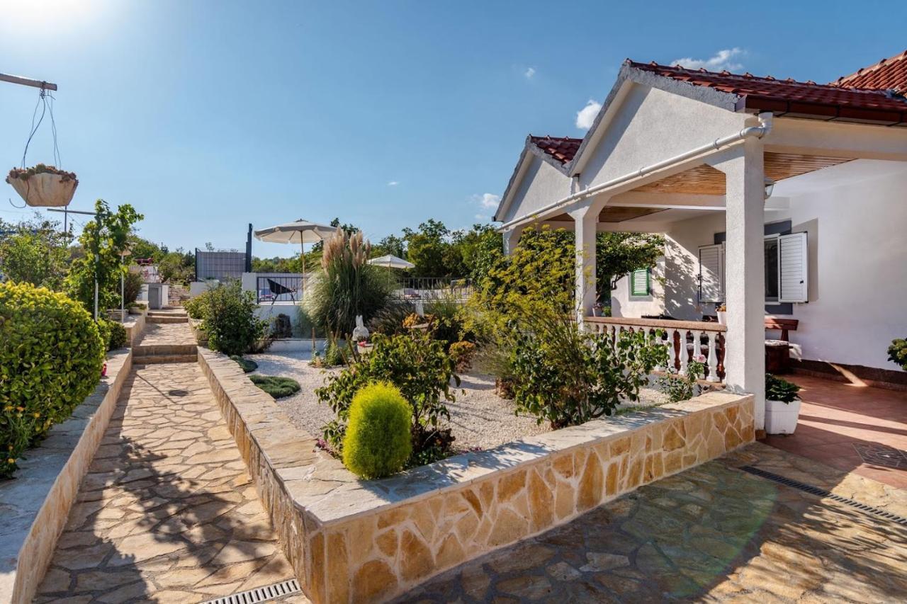 House Camellia With Fenced Pool And Playground Holiday home Blizna Donja