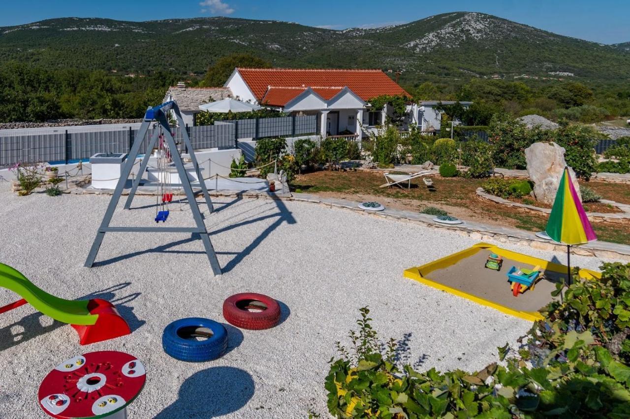 House Camellia With Fenced Pool And Playground Holiday home