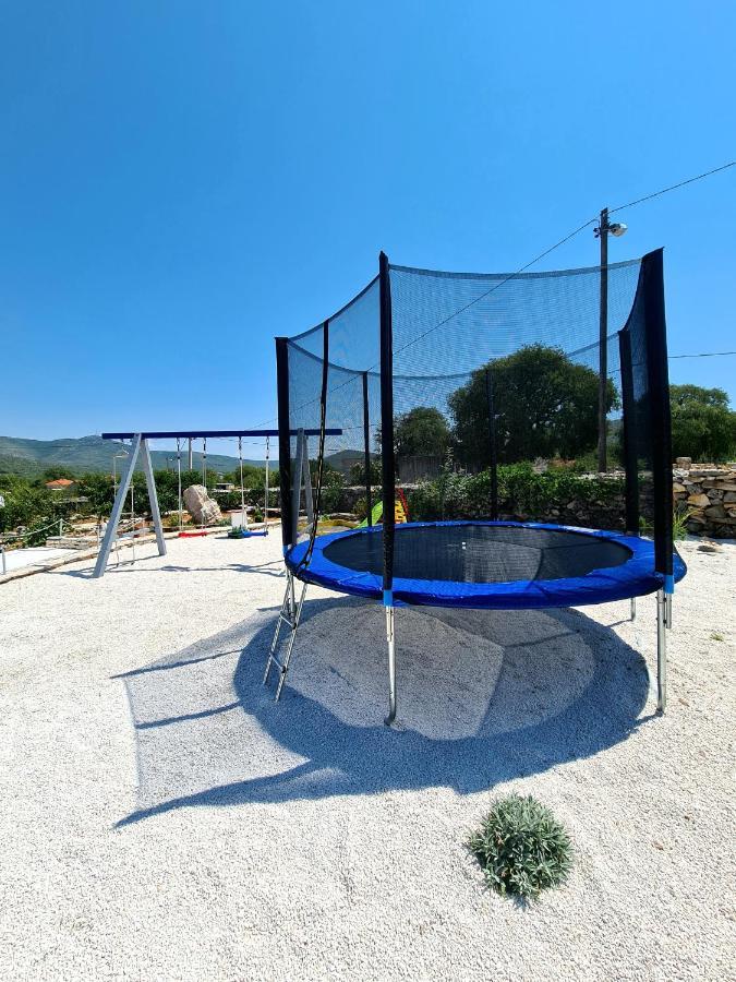 House Camellia With Fenced Pool And Playground *